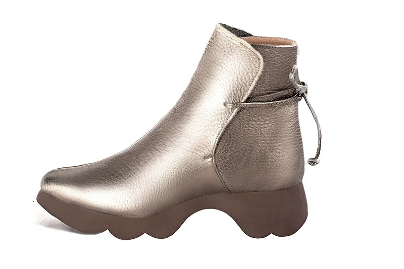 French elegance and refinement for these bronze gold dress booties with laces at the back, 
                available in many subtle leather and colour combinations. The back lacing on this charming bootie ensures a perfect fit around the ankle.
Its wedge sole will isolate you from the ground.
  
                Matching clutches for parties, ceremonies and weddings.   
                You can customize these lace-up ankle boots to perfectly match your tastes or needs, and have a unique model.  
                Choice of leathers, colours, knots and heels. 
                Wide range of materials and shades carefully chosen.  
                Rich collection of flat, low, mid and high heels.  
                Small and large shoe sizes - Florence KOOIJMAN